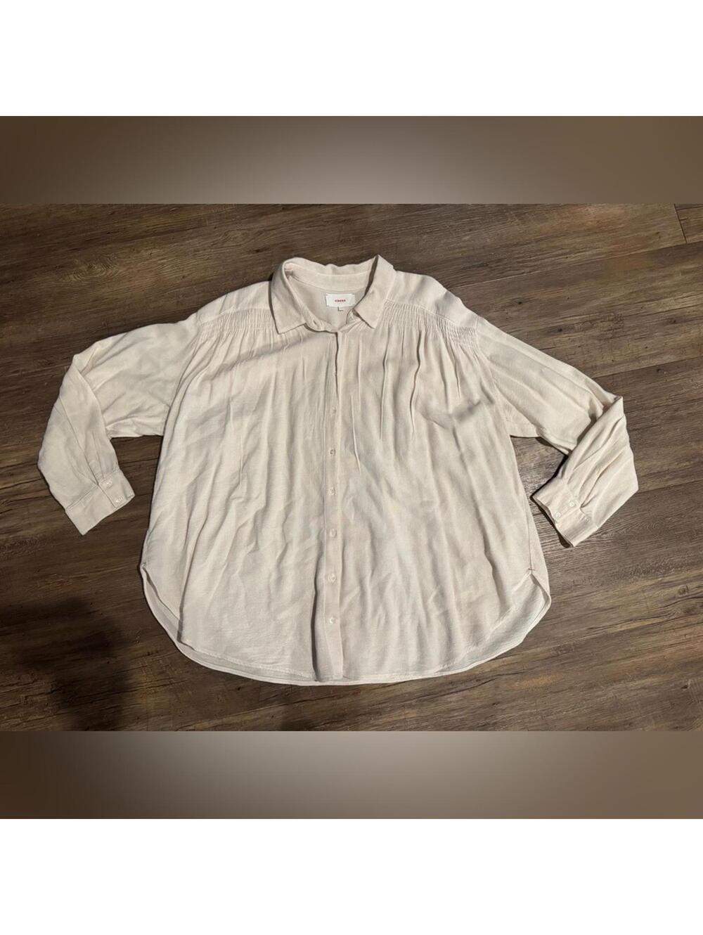XiRENA Flory Cream Button Up Relaxed Fit Ruched Detail Shirt Blouse Sz L EUC